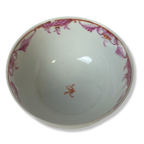 266 - Three Chinese Qianglong export porcelain tea bowls.