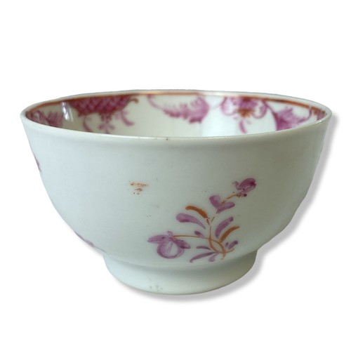 266 - Three Chinese Qianglong export porcelain tea bowls.