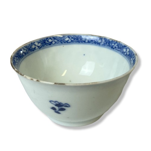 267 - 18th-Century Chinese porcelain blue & white tea bowl.
4 x 7.5cm