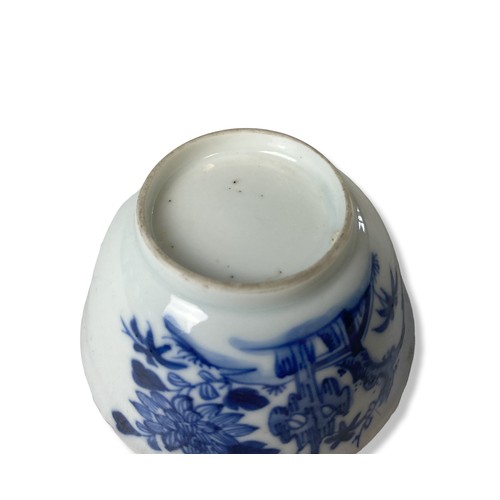 267 - 18th-Century Chinese porcelain blue & white tea bowl.
4 x 7.5cm