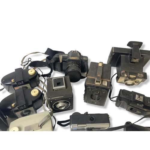 90 - A large collection of vintage cameras. Includes Box, 35mm and Polaroids.
13 in total.