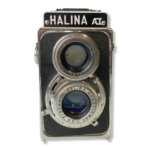 102 - A vintage Halina AI Twin lens reflex Box camera.