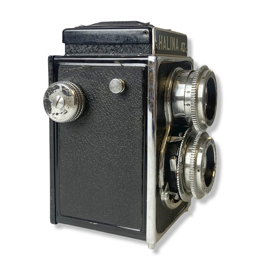 102 - A vintage Halina AI Twin lens reflex Box camera.