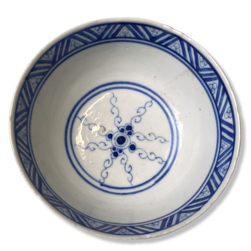 201 - A Chinese Blue & white porcelain Fish bowl.  With four character Kangxi mark.
4.5 x 10.2cm