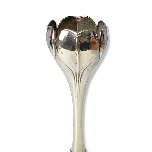 44 - A 1904 Art Nouveau Silver bud vase. 
18cm Tall.