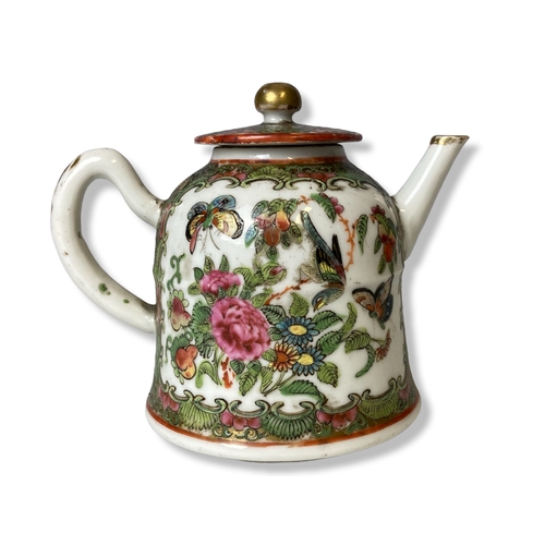 203 - A Chinese export Famille Rose Canton Teapot. Qing dynasty. Hand painted overglaze enamels. 
10.5 x 1... 