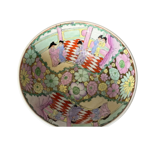 63 - A Chinese Canton porcelain fruit bowl.