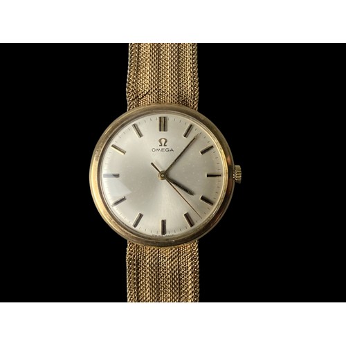 109 - A 9CT Gold 1960's Omega bracelet watch. 
Hallmarked strap and case. 
Approx 18cm length.