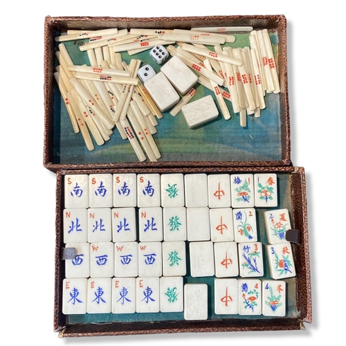 157 - An early 20th-century cased mahjong set.
16 x 14 x 21cm