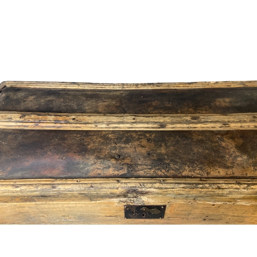 214 - Antique Pint & leather topped chest.
86 x 37 x 31 cm