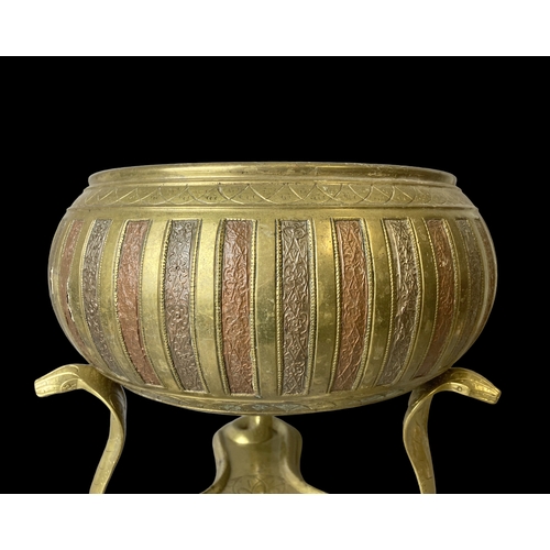 39 - A large Indian Brass bowl on Cobra stand.
28 x 30 cm