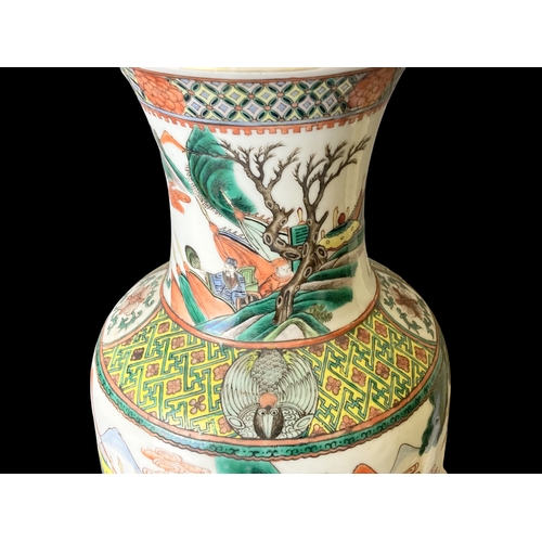 187 - A large pair of Qing dynasty Famille verte porcelain vases. Hand painted with extensive battle scene... 