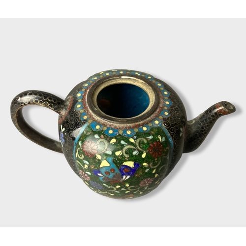 127 - A late 19th century (Meiji period) Japanese Cloisonne teapot.
8 x 13 cm 
Missing lid