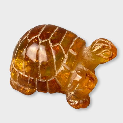 144 - Four Chinese Amber glass fish figures & a tortoise.
Tortoise - 4 x2 cm