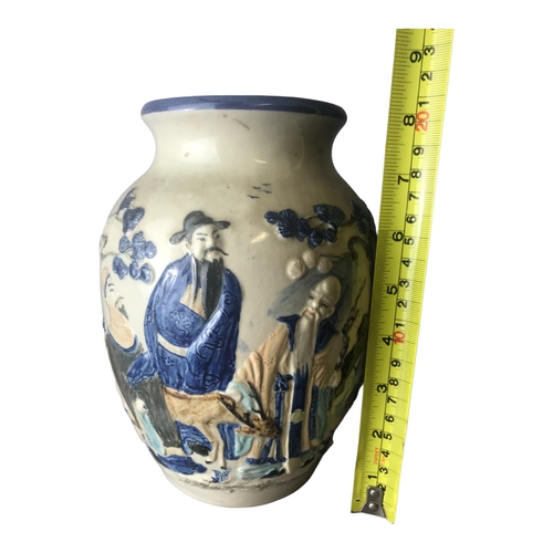 67 - A Vietnamese phung van Battrang vase