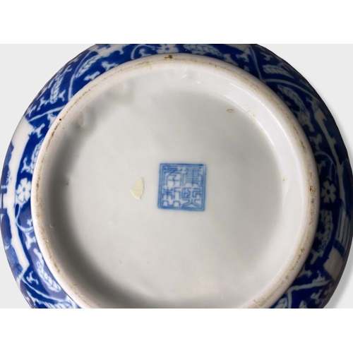 69 - A Chinese hand painted blue & white porcelain fruit bow.
12 x 24cm