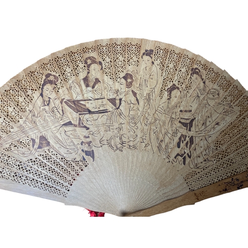 75 - A mixed lot of Chinese & Continental Fans.
