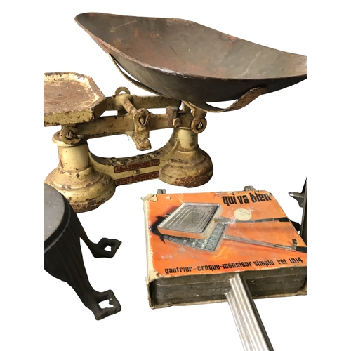 84 - A Collection of Vintage Kitchenalia
