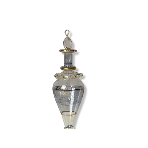 121 - A vintage Murano glass Scent / perfume bottle with stopper.