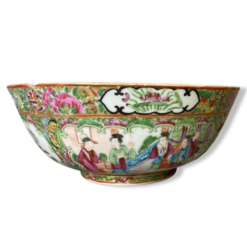 215 - A 19th-century Chinese Famille Rose Canton fruit bowl. Together with smaller, similar example. 
larg... 