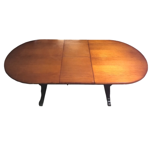 14 - Mid Century Dining Room Table Extendable Centre, with leaf.