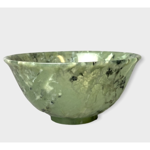 140 - A pair of carved Bowenite/Serpentine Jade bowls. Chinese, 1st half 20th-century. A near pair
4.5 x 1... 