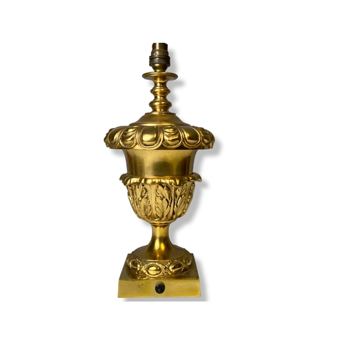 194 - A fine quality vintage Gilt metal table lamp. 
36cm Tall