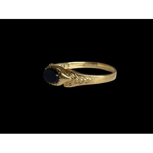 27 - A vintage 9 carat gold & Whitby Jet ladies ring.
UK size N 1/2