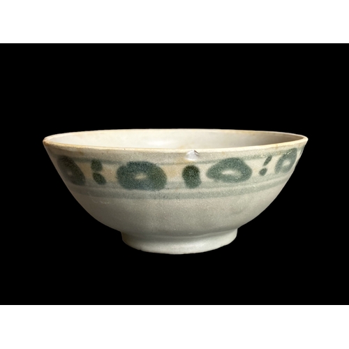 159 - A Chinese Tek Sing cargo bowl. 
Circa 1820.
Hand painted blue border pattern.
4.5 x 10cm