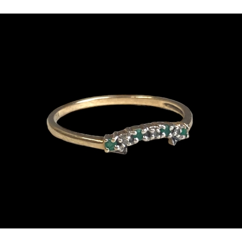 43 - A 9 carat gold, Diamond & Emerald ladies ring.
UK size P