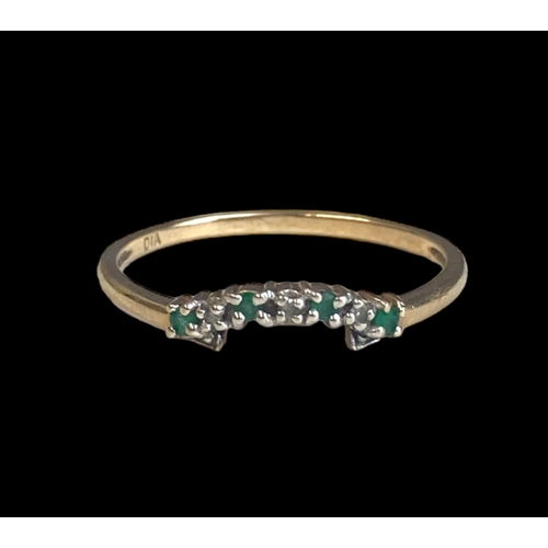 43 - A 9 carat gold, Diamond & Emerald ladies ring.
UK size P