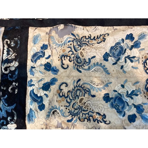 183 - AN 18TH/19TH CENTURY CHINESE 'FORBIDEN STITCH' EMBROIDERED PANEL. UNFRAMED.
SOME DAMAGES. 
52 X 39CM