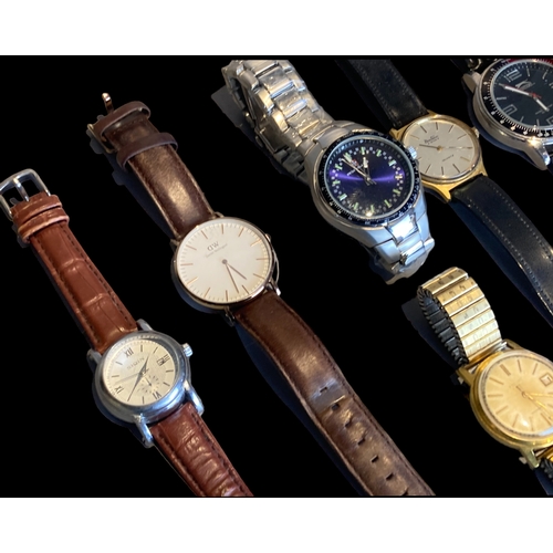 44 - A MISCELLANEOUS COLLECTION OF VINTAGE & CONTEMPORARY WATCHES.