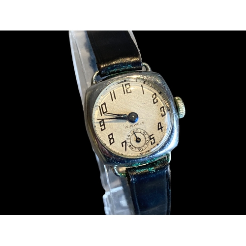 44 - A MISCELLANEOUS COLLECTION OF VINTAGE & CONTEMPORARY WATCHES.