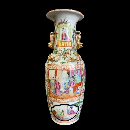 167 - A QING DYNASTY CHINESE FAMILLE ROSE BALUSTER VASE. OVERGLAZE ENAMEL PAINTED WITH COURT SCENES. BORDE... 