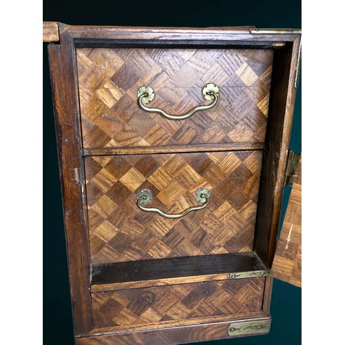 199 - A MEIJI PERIOD JAPANESE TANSU TRAVELING SCHOLARS DESK. TWIN PEDESTALS FITTED WITH DRAWERS. PARQUETRY... 