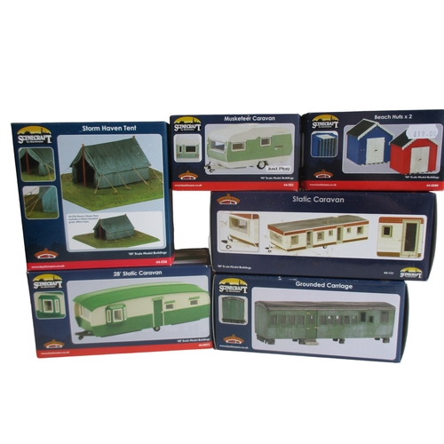 426 - A COLLECTION OF SIX BACHMANN SCENECRAFT CAMPSITE MODEL RAILWAY BUILDINGS.