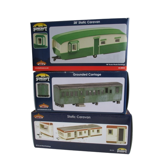 426 - A COLLECTION OF SIX BACHMANN SCENECRAFT CAMPSITE MODEL RAILWAY BUILDINGS.