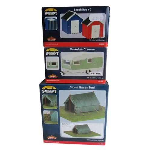 426 - A COLLECTION OF SIX BACHMANN SCENECRAFT CAMPSITE MODEL RAILWAY BUILDINGS.