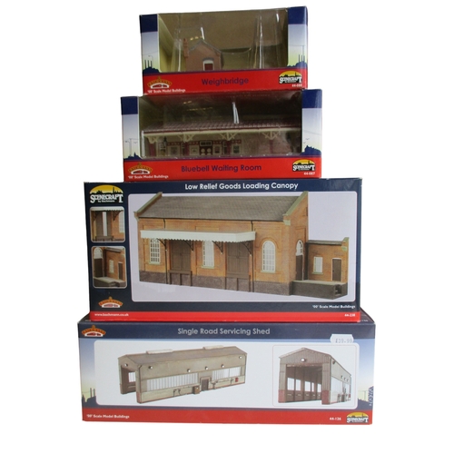 428 - A COLLECTION OF FOUR BACHMANN SCENECRAFT MODEL RAILWAY BUILDINGS.