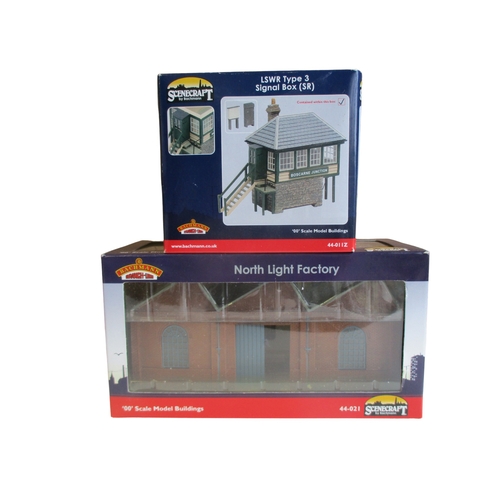 436 - A COLLECTION OF FOUR BACHMANN SCENECRAFT MODEL RAILWAY BUILDINGS.