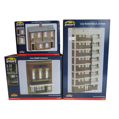 437 - A COLLECTION OF FIVE BACHMANN LOW RELIEF SCENECRAFT MODEL RAILWAY BUILDINGS.