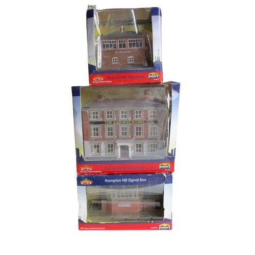 454 - A COLLECTION OF SIX BACHMANN SCENECRAFT MODEL RAILWAY BUILDINGS. 'OO' SCALE.