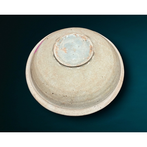 191 - A CHINESE QINGBAI WARE CELADON BOWL.
SONG DYNASTY (960-1279)
5 x 15cm