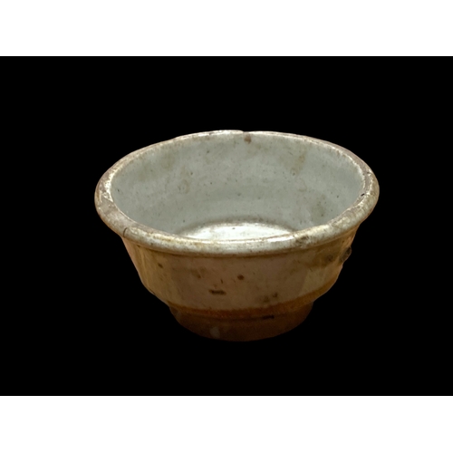 165A - A CHINESE SONG DYNASTY QINGBAI CELADON BRUSH WASHER. 
3.5 X 6.5CM