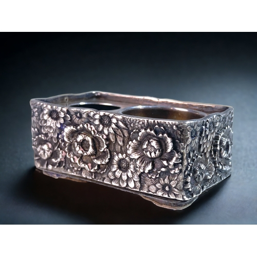 35 - AN UNUSUAL  CHINESE SILVER 'PEONY' INKWELL / BRUSH WASHER. ELABORATELY DECORATED WITH BLOSSOMING PEO... 