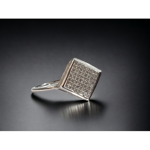 40 - A 9CT WHITE GOLD LADIES DIAMOND RING.  SET IN A DIAMOND SHAPE SETTING. 
SIZE N.