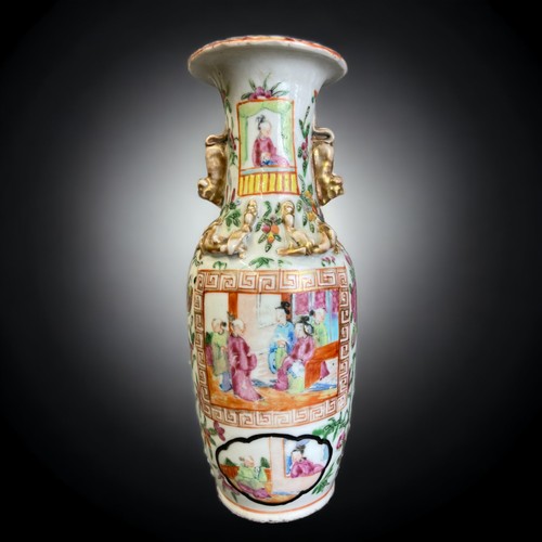 136 - A QING DYNASTY CHINESE FAMILLE ROSE BALUSTER VASE. OVERGLAZE ENAMEL PAINTED WITH COURT SCENES. BORDE... 