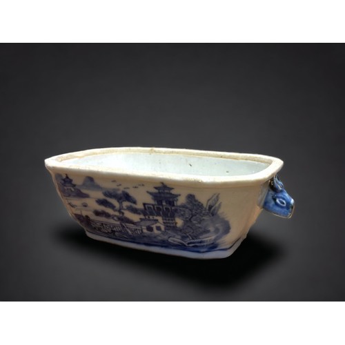 138 - A COLLECTION OF 18TH CENTURY CHINESE EXPORT PORCELAIN. INCLUDING BLUE & WHITE PIG HANDLE TUREEN, FAM... 