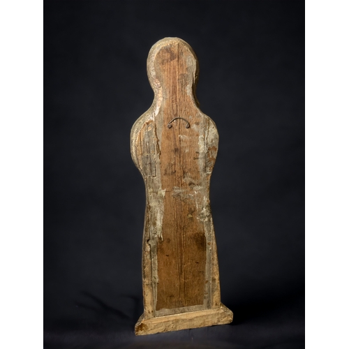 4 - A LARGE 18TH/19TH CENTURY ITALIAN WOOD CARVING OF THE VIRGIN MARY. 
STANDS 3FT 8